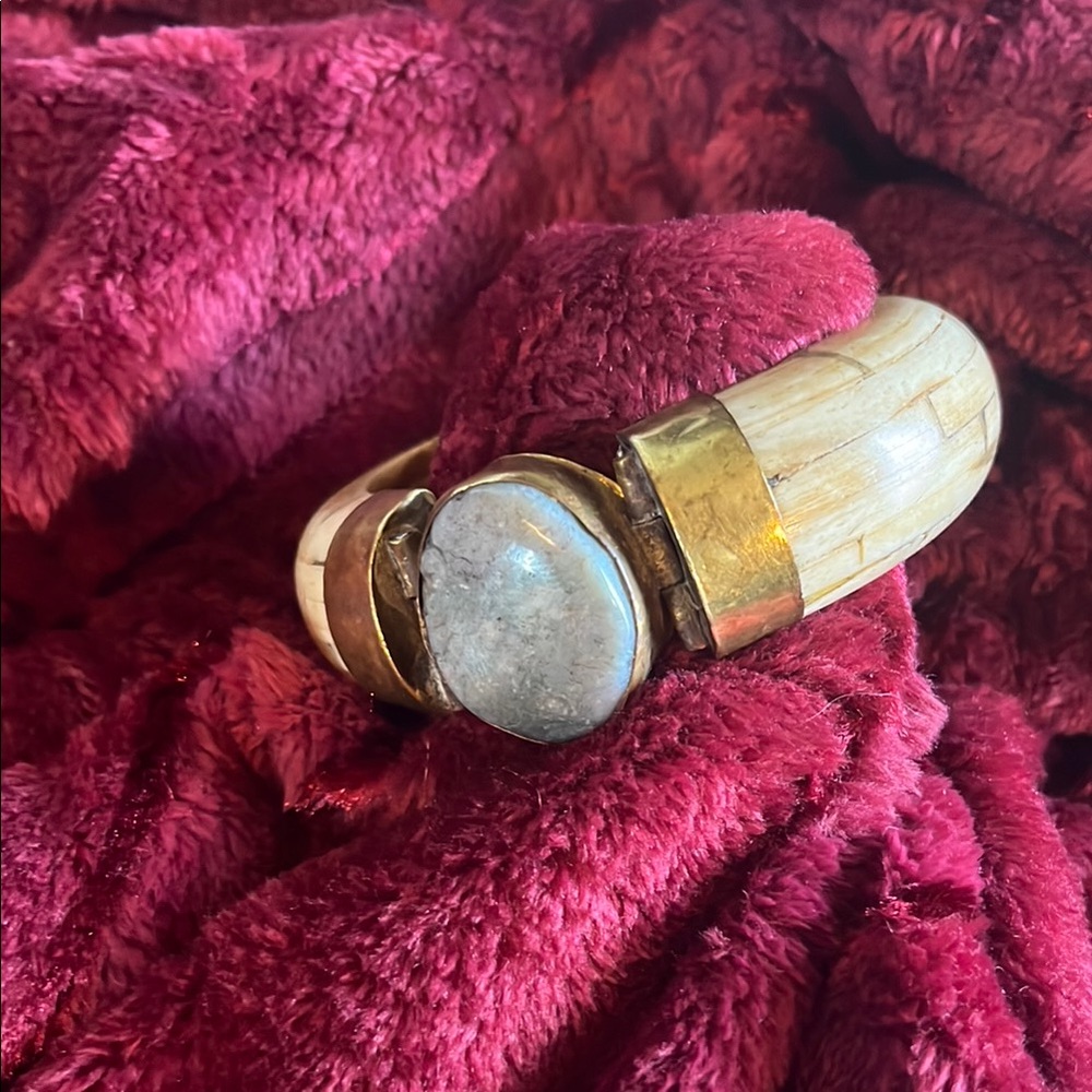 Gold Opalescent Stone Bracelet